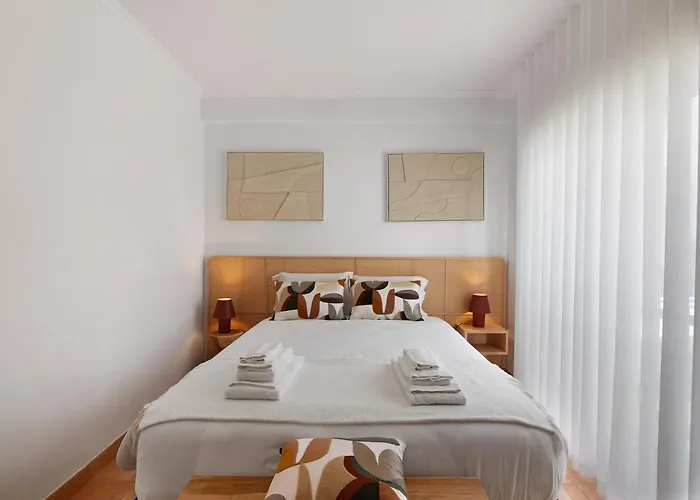 Almadrava House アパート