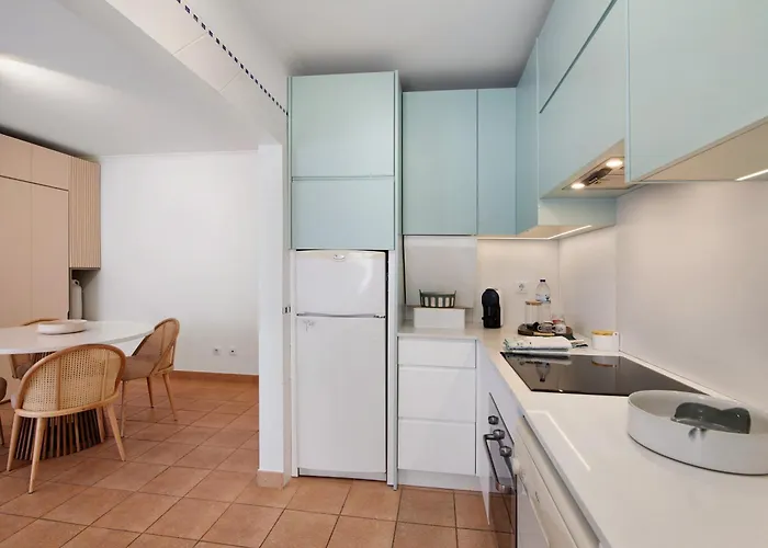 Almadrava House アパート