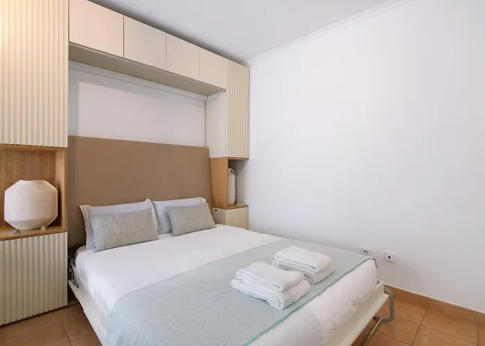 Almadrava House * タヴィラ