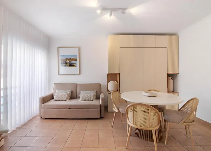 Almadrava House アパート *